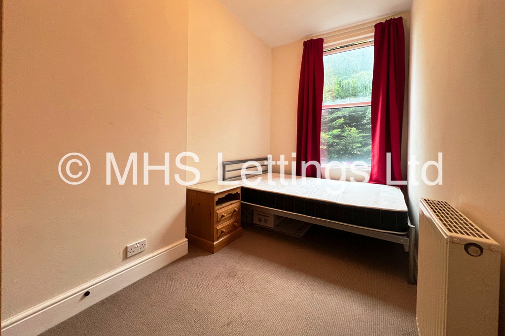 Photo of 2 Bedroom Flat in Flat 1, 145 Victoria Road, Leeds, LS6 1DU