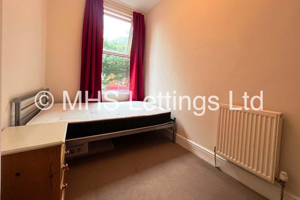 Photo of 2 Bedroom Flat in Flat 1, 145 Victoria Road, Leeds, LS6 1DU