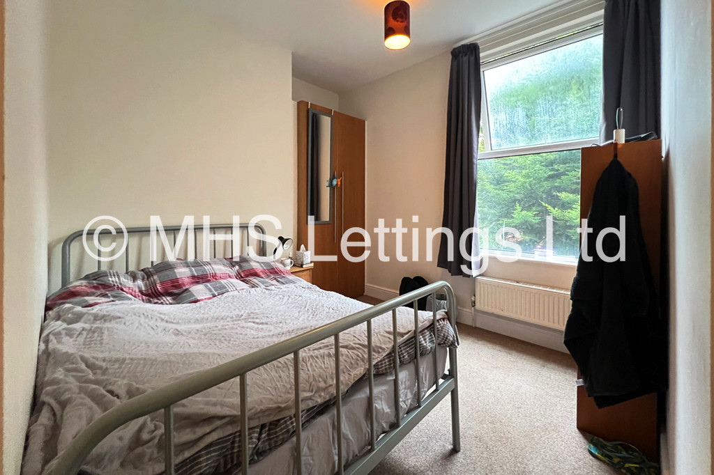 Photo of 2 Bedroom Flat in Flat 1, 145 Victoria Road, Leeds, LS6 1DU