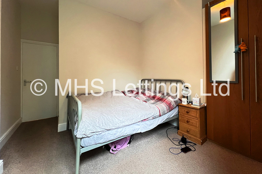 Photo of 2 Bedroom Flat in Flat 1, 145 Victoria Road, Leeds, LS6 1DU