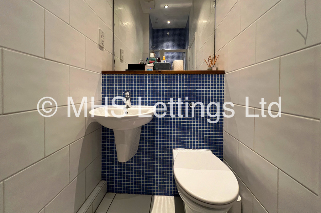 Photo of 2 Bedroom Flat in Flat 1, 145 Victoria Road, Leeds, LS6 1DU