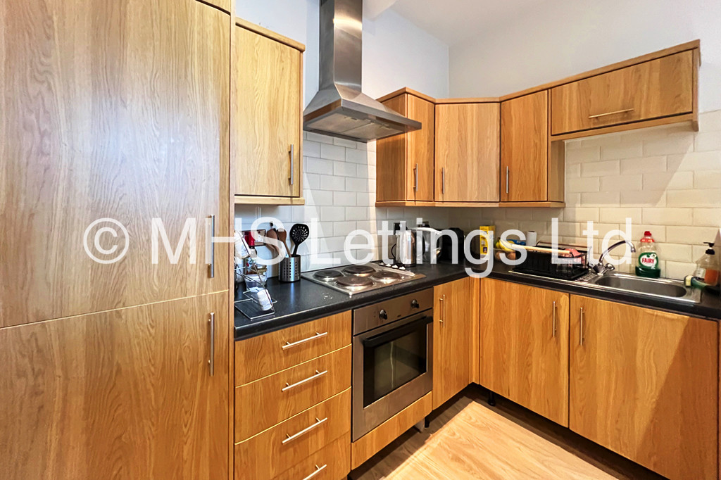 Photo of 2 Bedroom Flat in Flat 1, 145 Victoria Road, Leeds, LS6 1DU