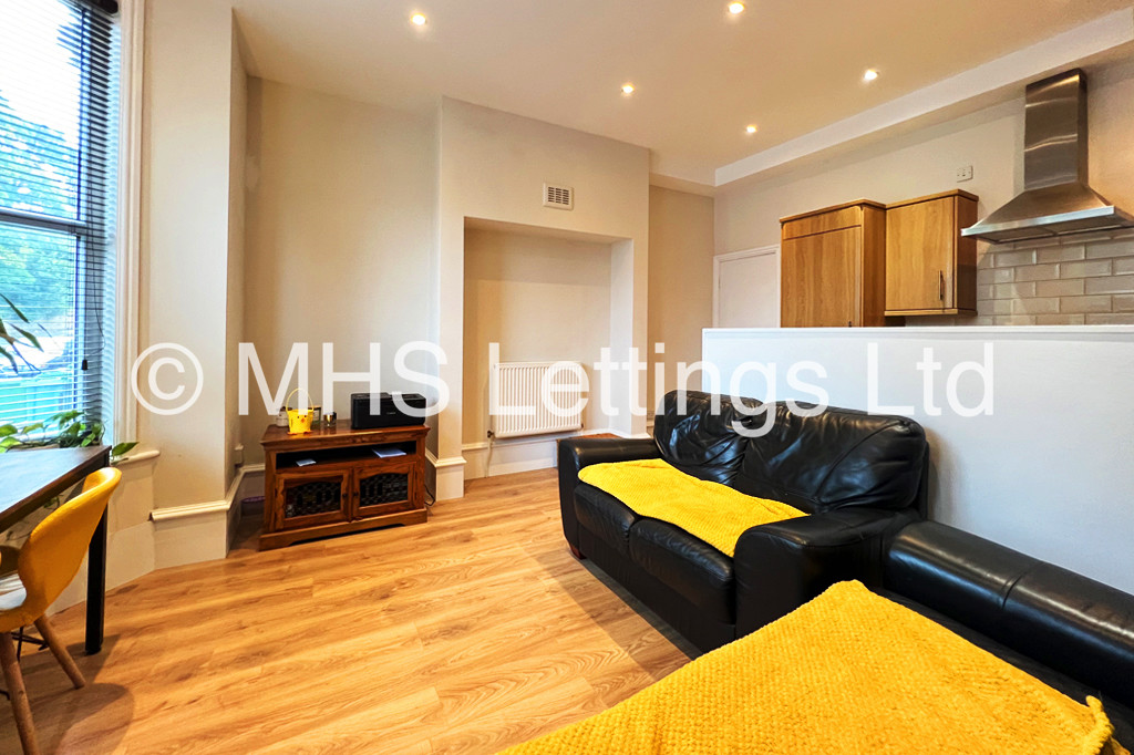 Photo of 2 Bedroom Flat in Flat 1, 145 Victoria Road, Leeds, LS6 1DU