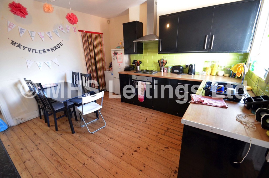 Photo of 4 Bedroom End Terraced House in 28 Mayville Road, Leeds, LS6 1NF