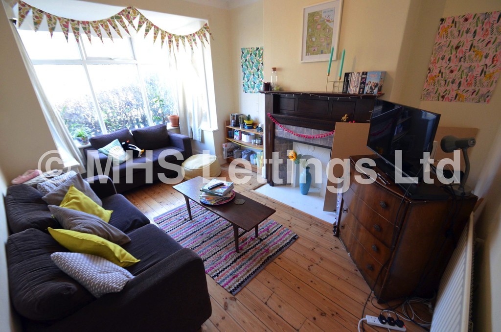 Photo of 4 Bedroom End Terraced House in 28 Mayville Road, Leeds, LS6 1NF