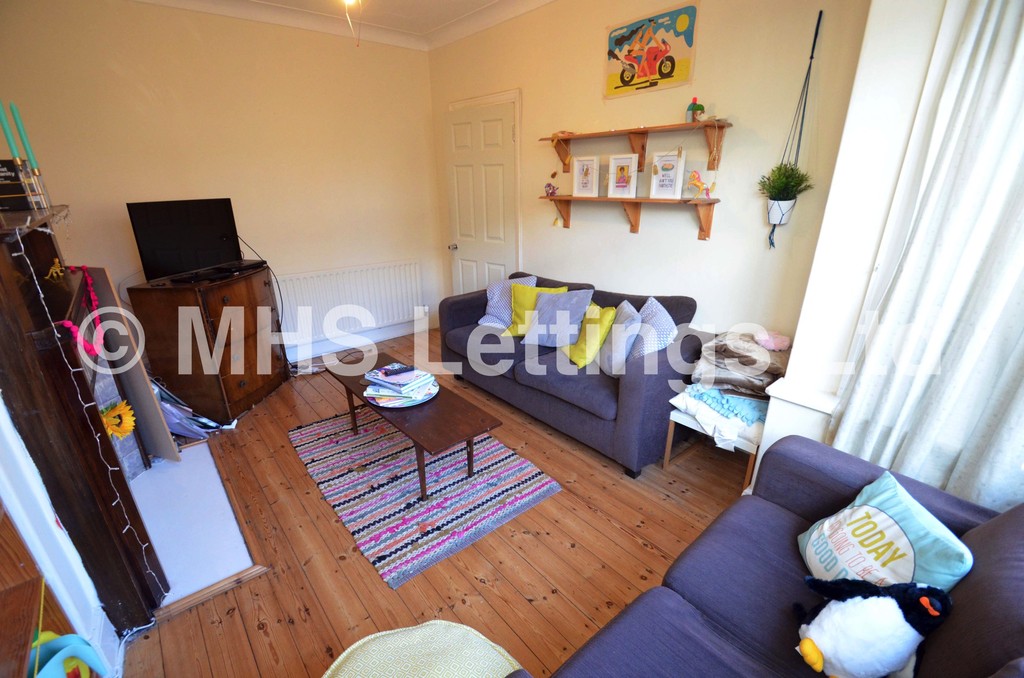 Photo of 4 Bedroom End Terraced House in 28 Mayville Road, Leeds, LS6 1NF