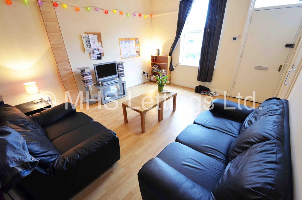 Photo of 3 Bedroom End Terraced House in 15 Royal Park Mount, Leeds, LS6 1HL