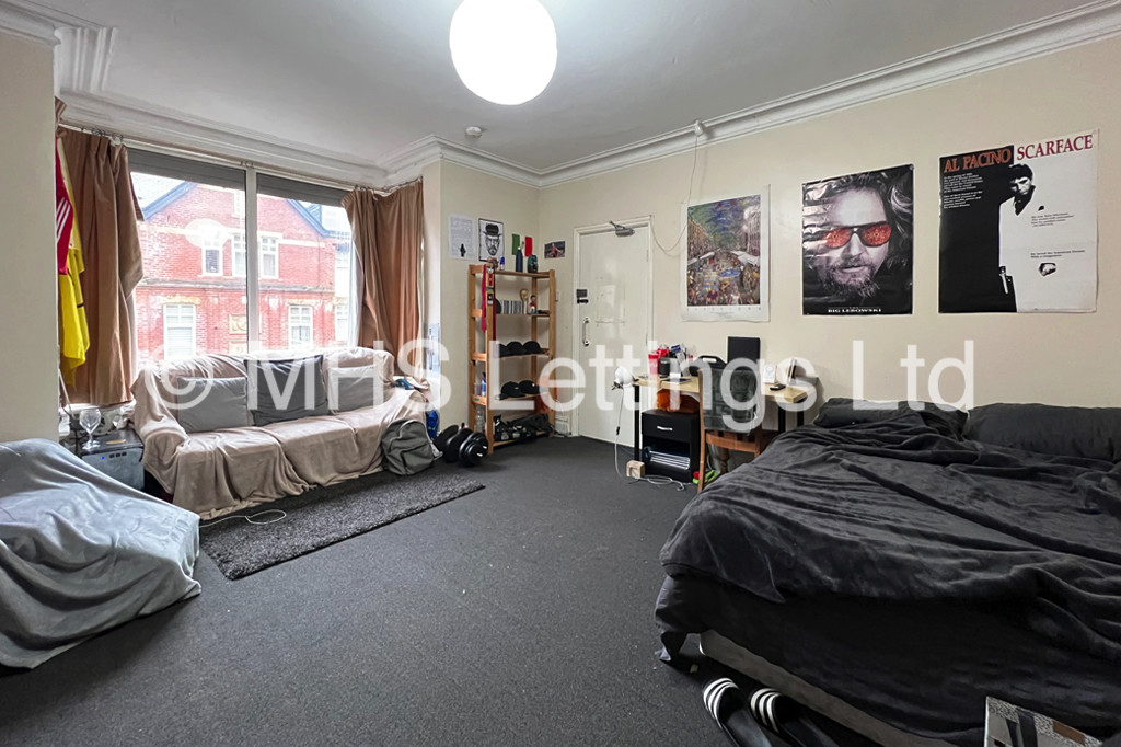 Photo of 4 Bedroom Mid Terraced House in 5 Wrangthorn Place, Leeds, LS6 1HB