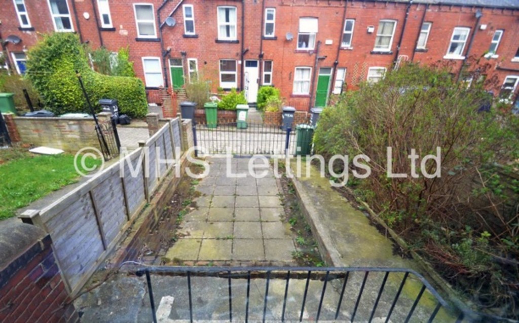 Photo of 4 Bedroom Mid Terraced House in 14 Stanmore Street, Leeds, LS4 2RS