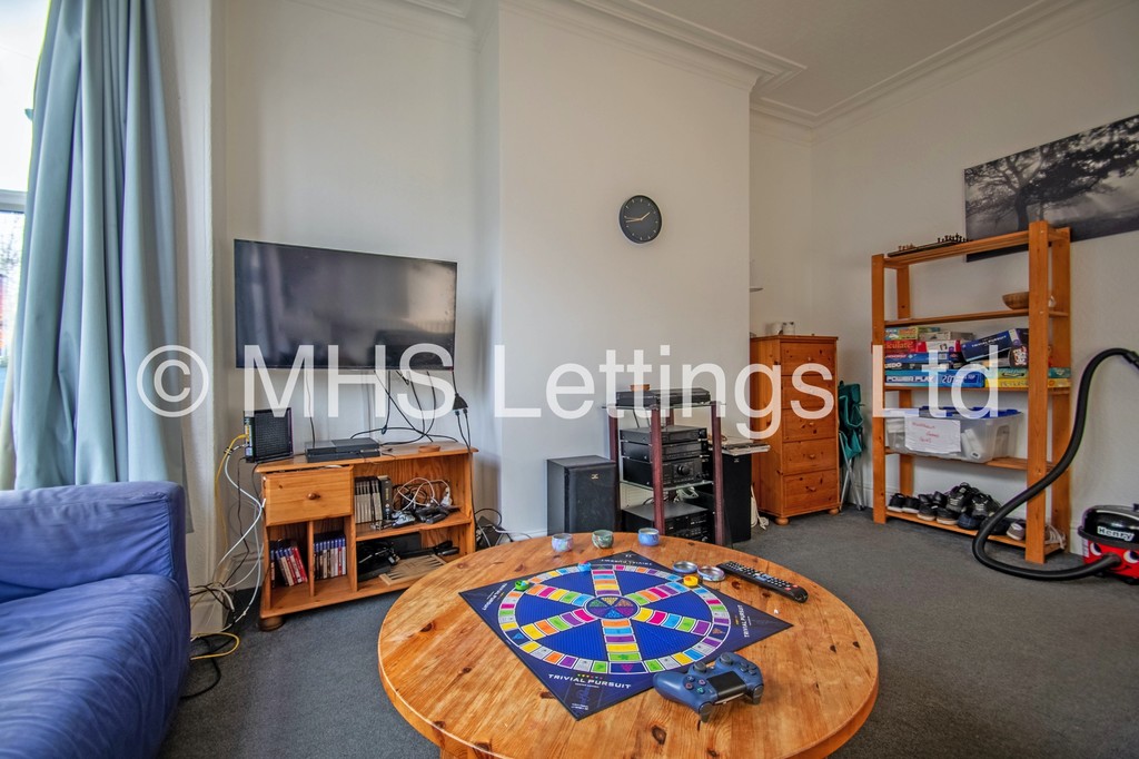Photo of 4 Bedroom Mid Terraced House in 14 Stanmore Street, Leeds, LS4 2RS