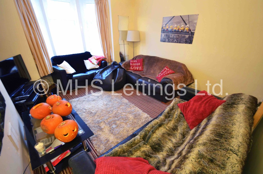 Photo of 6 Bedroom Mid Terraced House in 32 Ebor Place, Leeds LS6 1NR