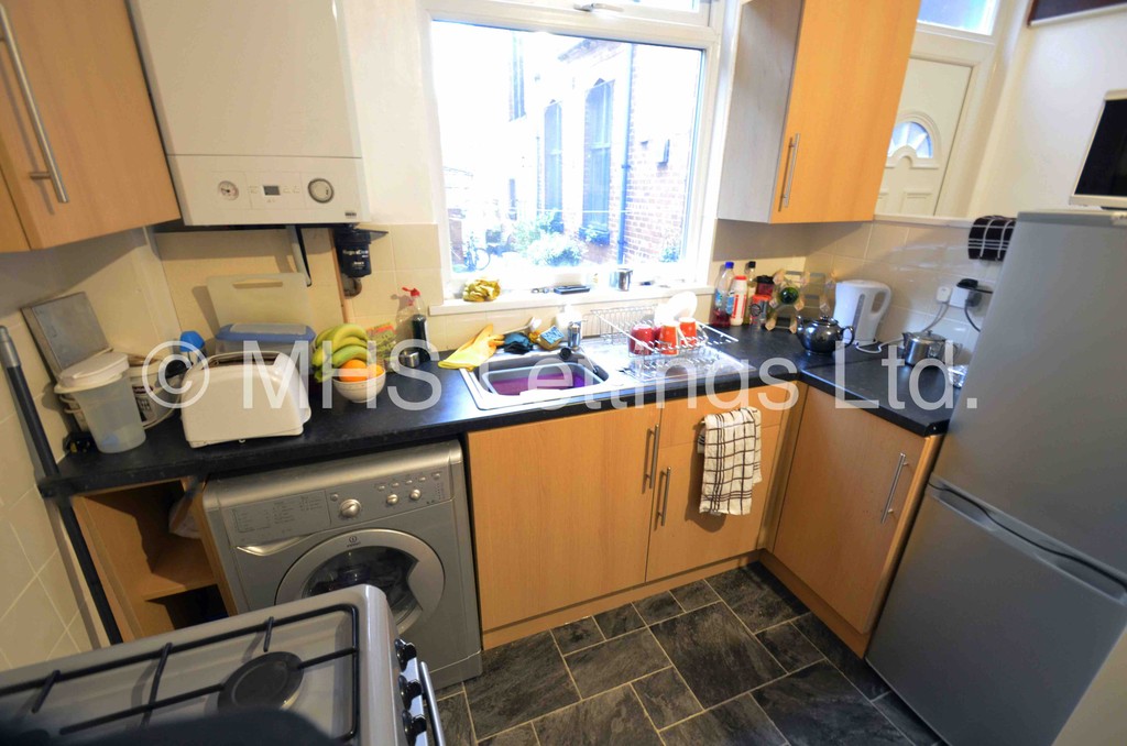 Photo of 2 Bedroom End Terraced House in 2 Ebberston Grove, Leeds, LS6 1RT