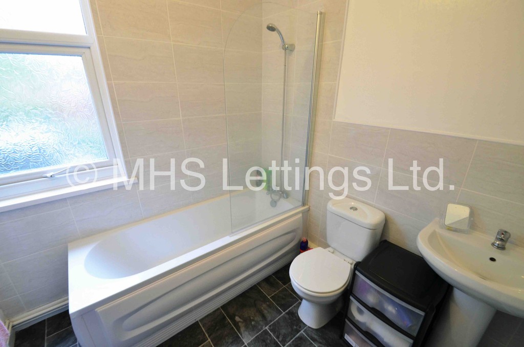Photo of 2 Bedroom End Terraced House in 2 Ebberston Grove, Leeds, LS6 1RT