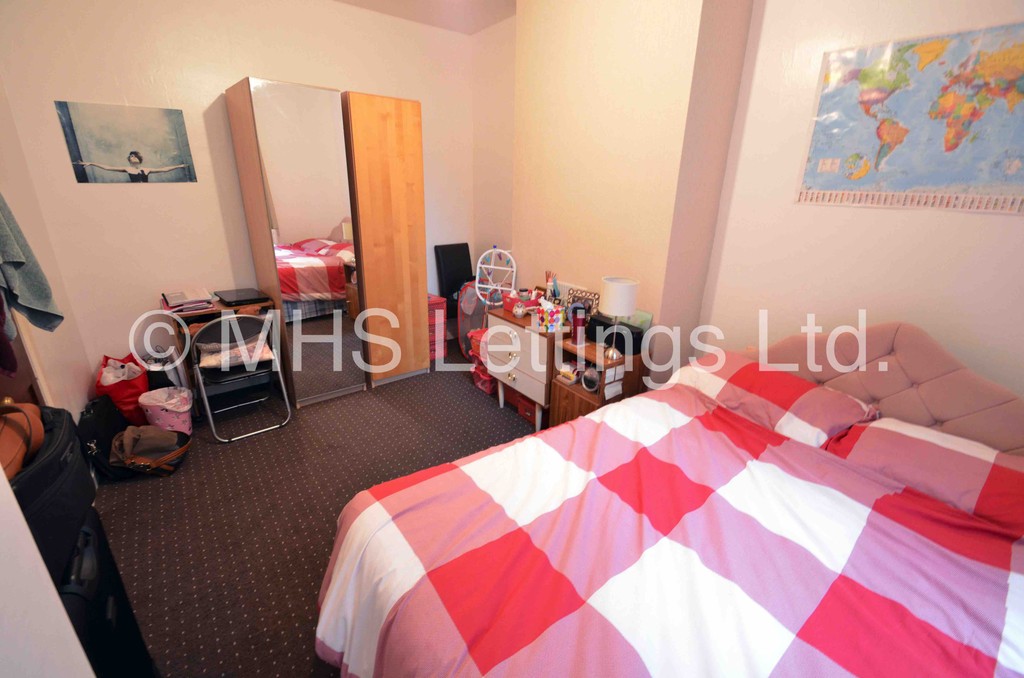 Photo of 2 Bedroom End Terraced House in 2 Ebberston Grove, Leeds, LS6 1RT