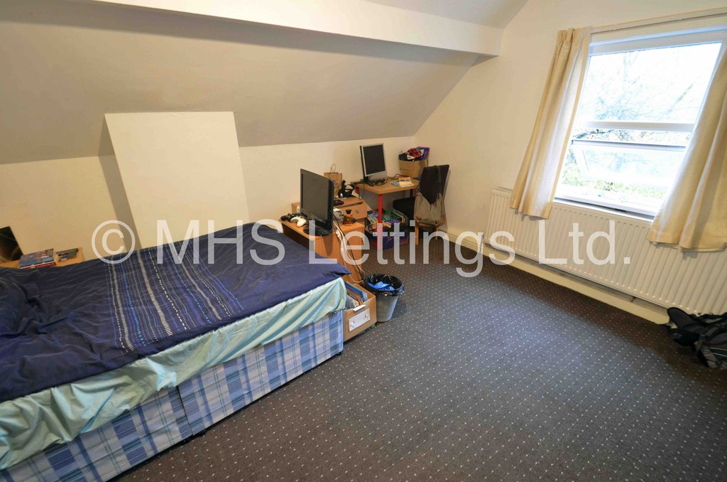 Photo of 2 Bedroom End Terraced House in 2 Ebberston Grove, Leeds, LS6 1RT