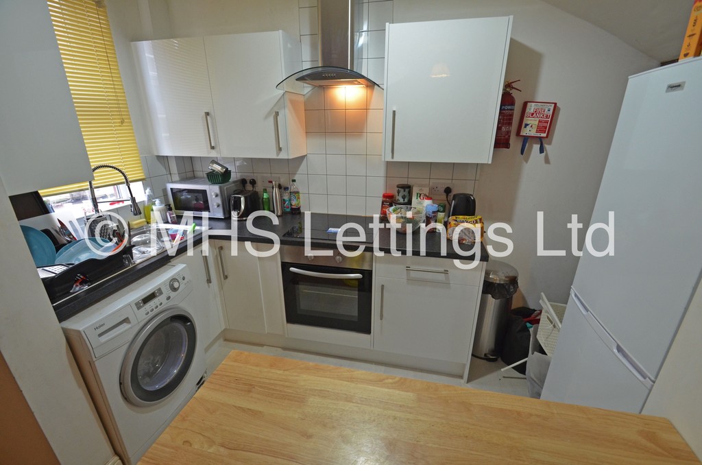 Photo of 3 Bedroom Mid Terraced House in 17 Thornville Terrace, Leeds, LS6 1JT