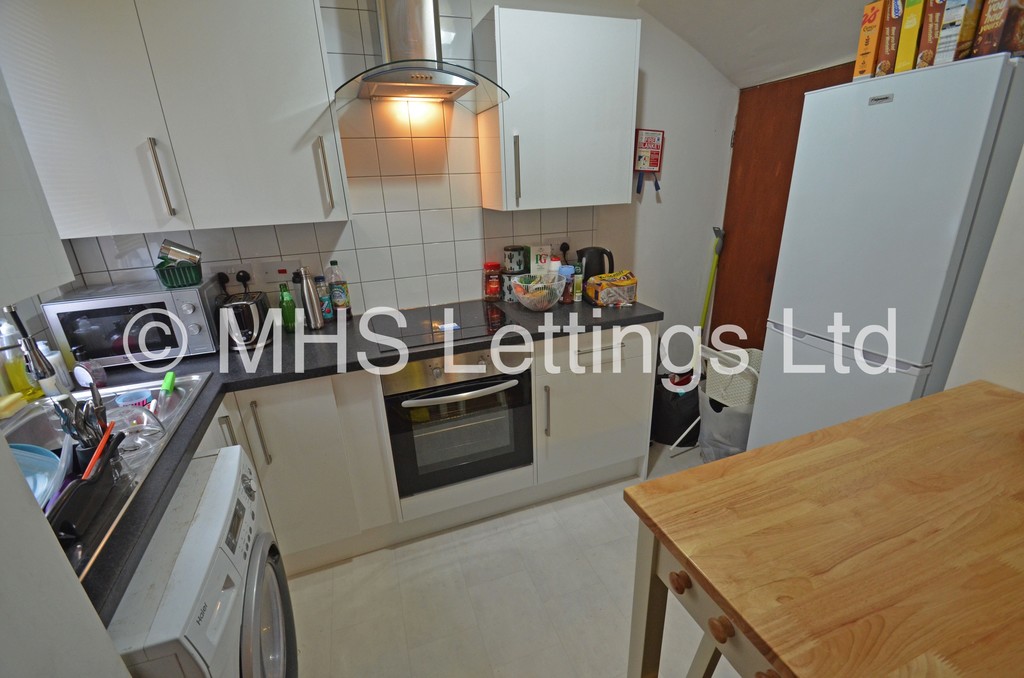Photo of 3 Bedroom Mid Terraced House in 17 Thornville Terrace, Leeds, LS6 1JT