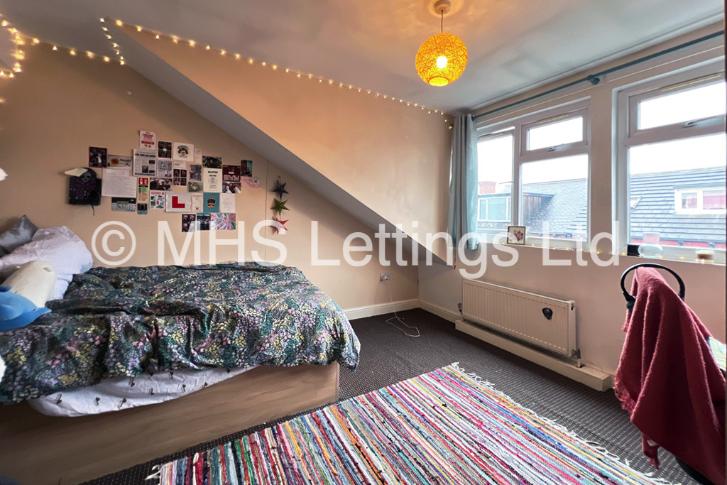 Photo of 3 Bedroom Mid Terraced House in 17 Thornville Terrace, Leeds, LS6 1JT