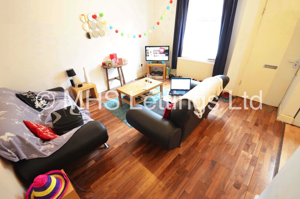Photo of 3 Bedroom Mid Terraced House in 17 Thornville Terrace, Leeds, LS6 1JT