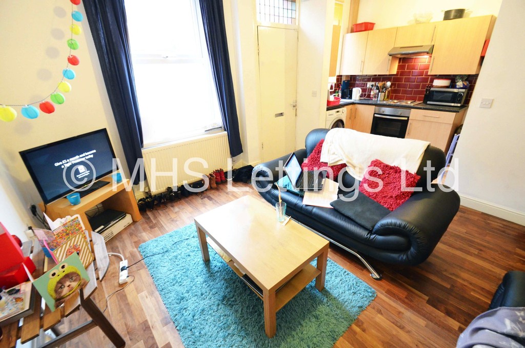 Photo of 3 Bedroom Mid Terraced House in 17 Thornville Terrace, Leeds, LS6 1JT