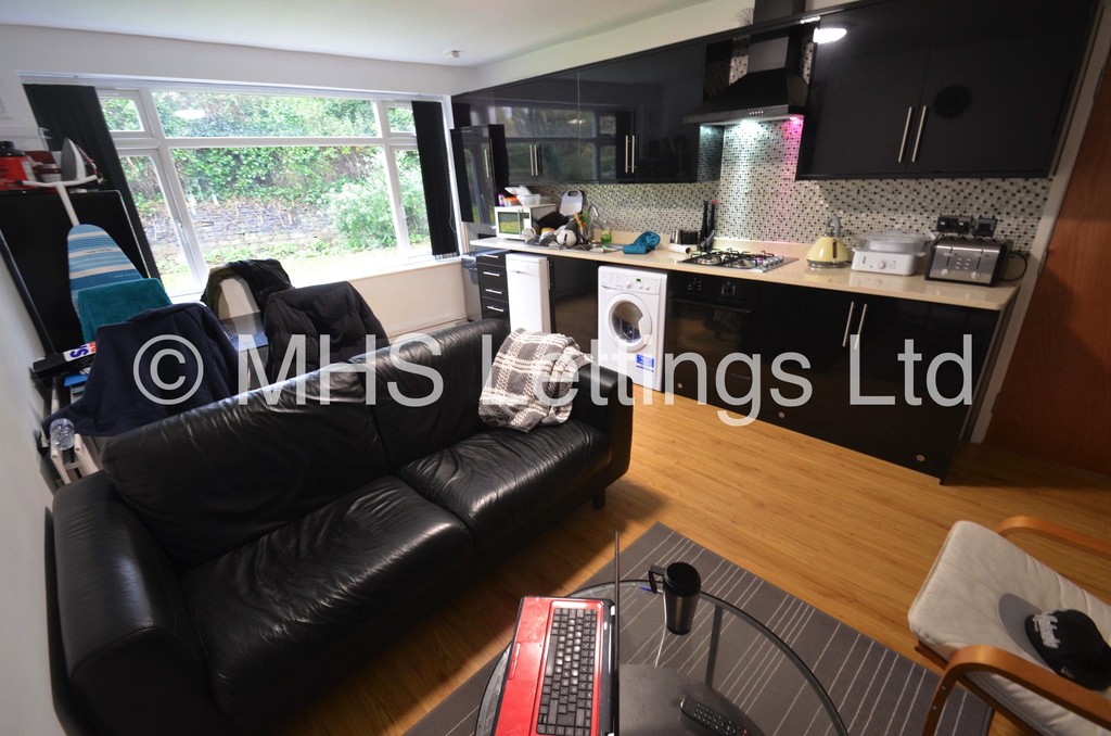 Photo of 3 Bedroom Mid Terraced House in 29 The Poplars, Leeds, LS6 2BT