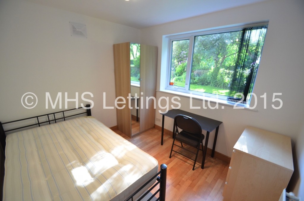 Photo of 3 Bedroom Mid Terraced House in 29 The Poplars, Leeds, LS6 2BT