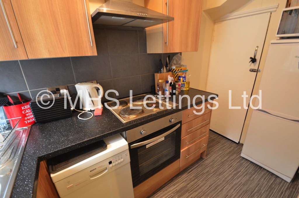 Photo of 3 Bedroom Mid Terraced House in 6 Granby Grove, Leeds, LS6 3BE