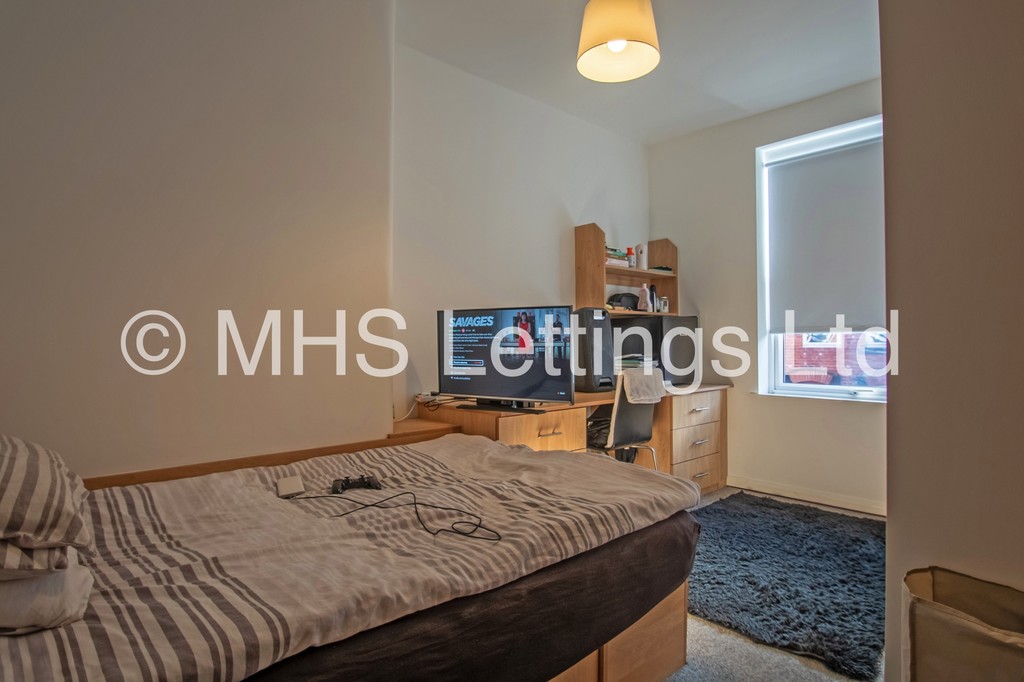Photo of 3 Bedroom Mid Terraced House in 6 Granby Grove, Leeds, LS6 3BE