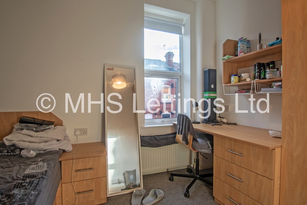 Photo of 3 Bedroom Mid Terraced House in 6 Granby Grove, Leeds, LS6 3BE