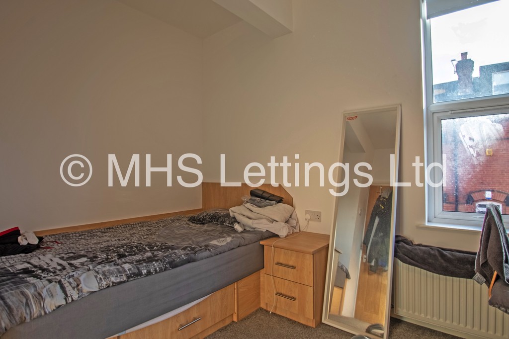Photo of 3 Bedroom Mid Terraced House in 6 Granby Grove, Leeds, LS6 3BE