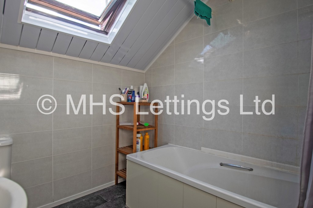 Photo of 3 Bedroom Mid Terraced House in 6 Granby Grove, Leeds, LS6 3BE