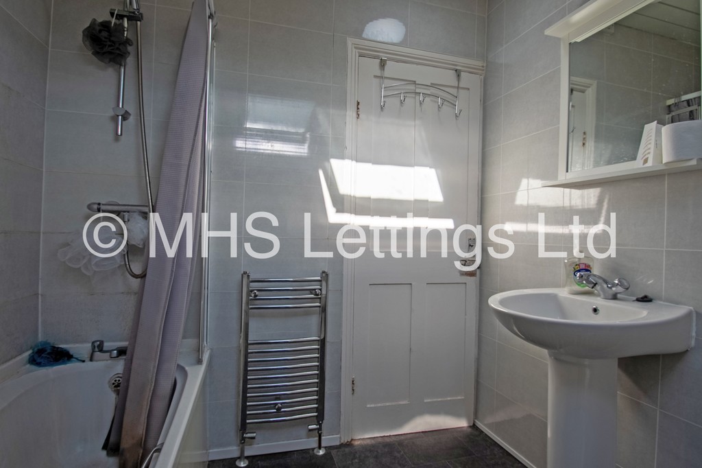 Photo of 3 Bedroom Mid Terraced House in 6 Granby Grove, Leeds, LS6 3BE