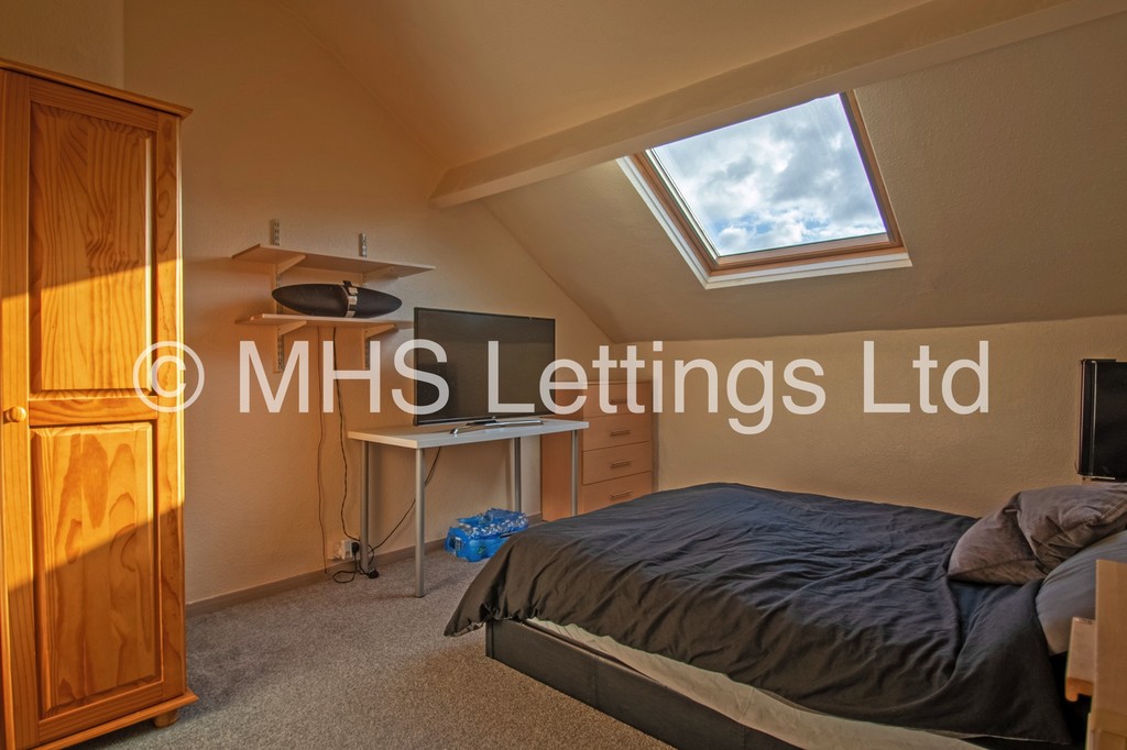 Photo of 3 Bedroom Mid Terraced House in 6 Granby Grove, Leeds, LS6 3BE