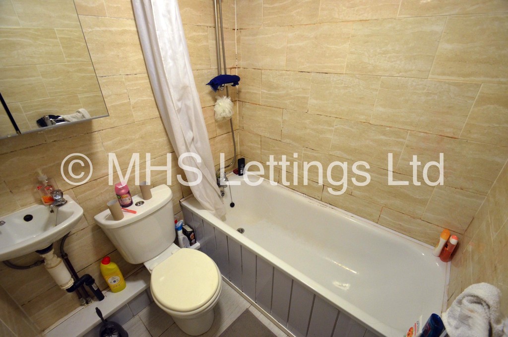 Photo of 1 Bedroom Ground Floor Flat in 6a Cliff Mount Terrace, Leeds, LS6 2HR