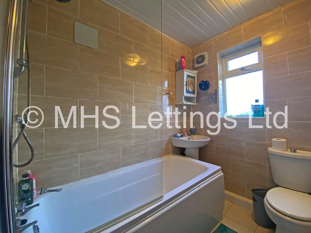 Photo of 2 Bedroom Mid Terraced House in 4 Park View Avenue, Leeds, LS4 2LH