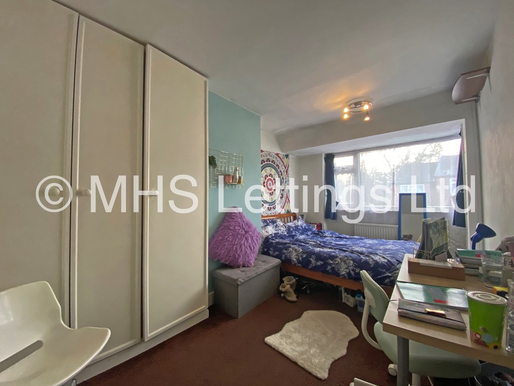 Photo of 2 Bedroom Mid Terraced House in 4 Park View Avenue, Leeds, LS4 2LH