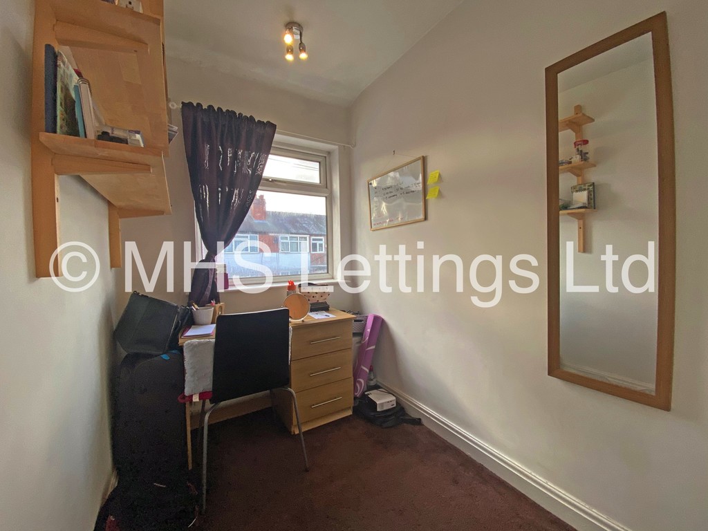 Photo of 2 Bedroom Mid Terraced House in 4 Park View Avenue, Leeds, LS4 2LH
