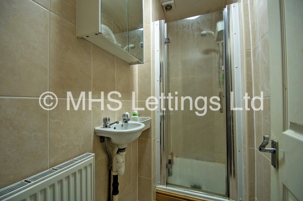 Photo of 3 Bedroom Ground Floor Flat in Flat A, Regent Lodge, 2 Grosvenor Road, Leeds, LS6 2DZ