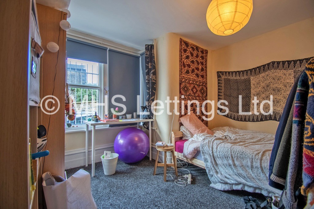 Photo of 3 Bedroom Ground Floor Flat in Flat A, Regent Lodge, 2 Grosvenor Road, Leeds, LS6 2DZ