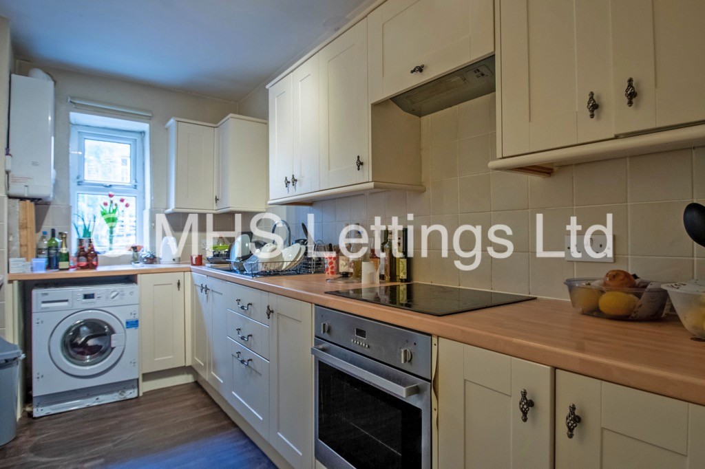 Photo of 3 Bedroom Ground Floor Flat in Flat A, Regent Lodge, 2 Grosvenor Road, Leeds, LS6 2DZ
