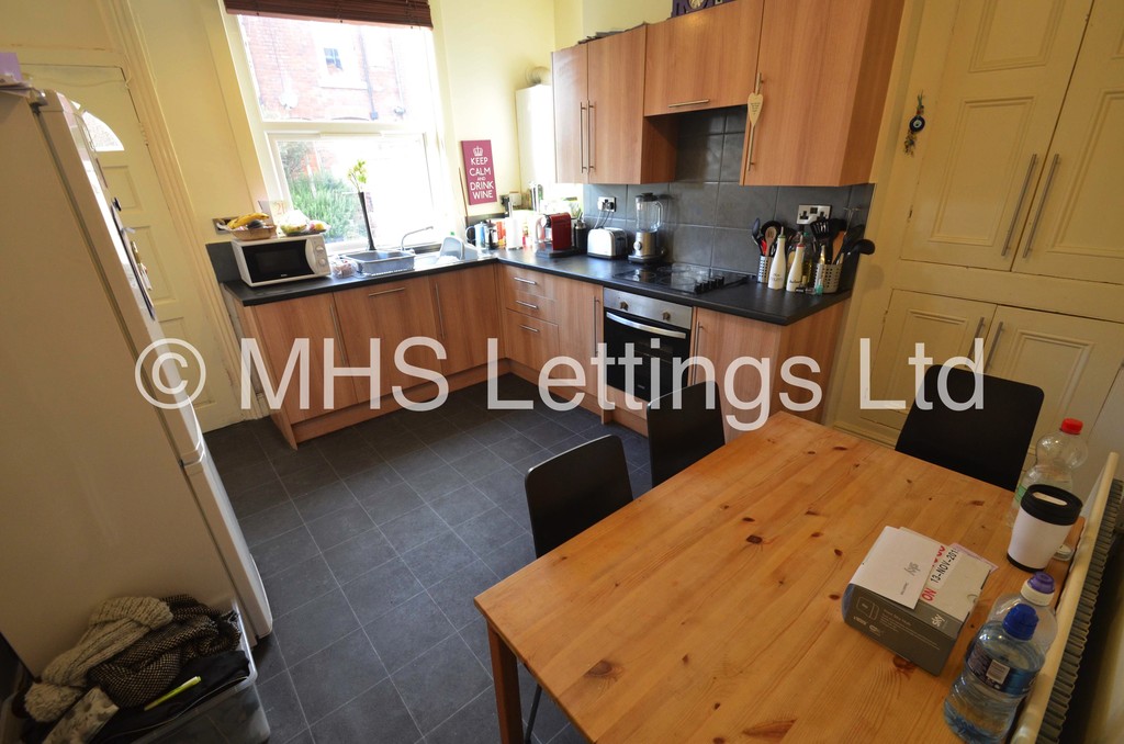 Photo of 4 Bedroom Detached House in 7 Welton Grove, Leeds, LS6 1ES