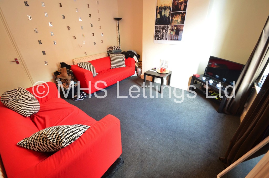 Photo of 4 Bedroom Detached House in 7 Welton Grove, Leeds, LS6 1ES