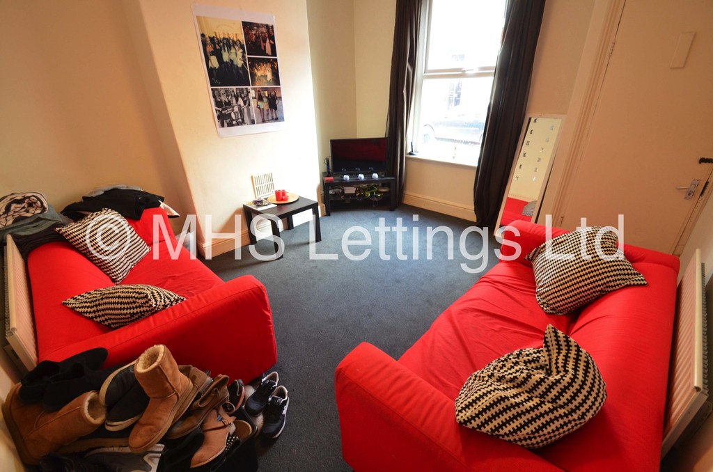 Photo of 4 Bedroom Detached House in 7 Welton Grove, Leeds, LS6 1ES