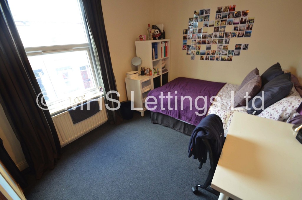 Photo of 4 Bedroom Detached House in 7 Welton Grove, Leeds, LS6 1ES