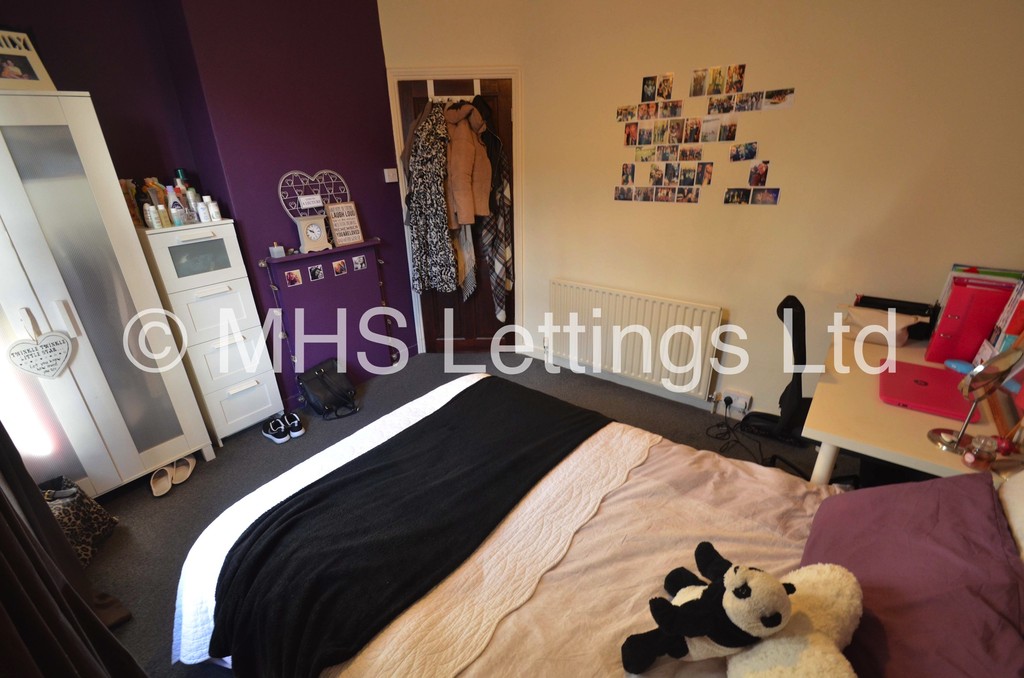 Photo of 4 Bedroom Detached House in 7 Welton Grove, Leeds, LS6 1ES