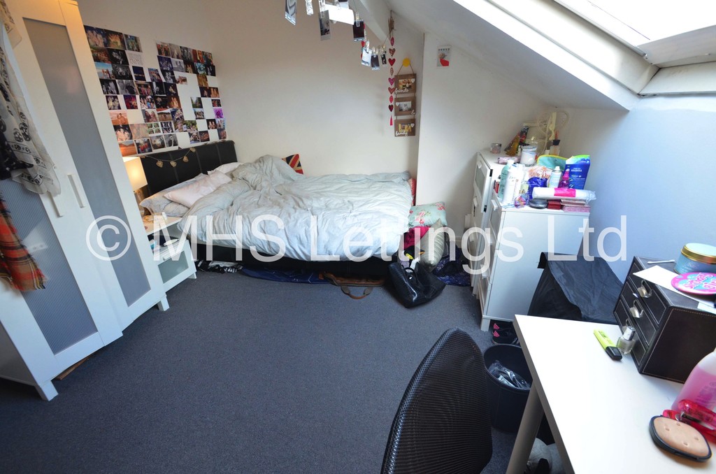 Photo of 4 Bedroom Detached House in 7 Welton Grove, Leeds, LS6 1ES