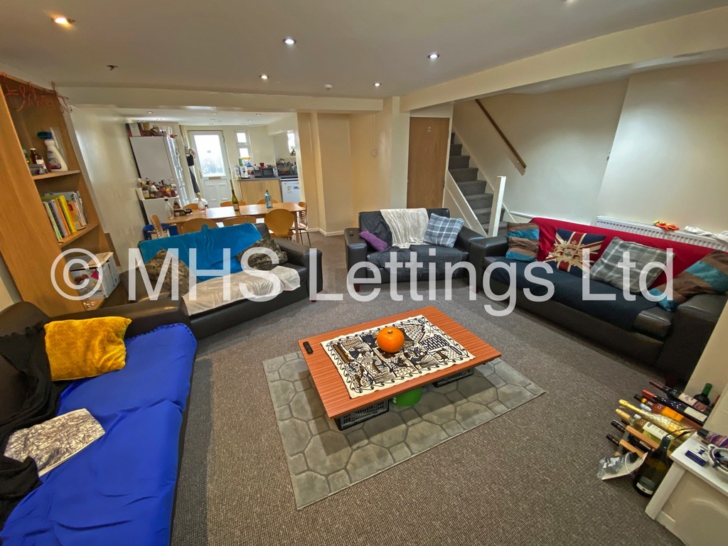 Photo of 8 Bedroom Mid Terraced House in 9 Brudenell Avenue, Leeds, LS6 1HD