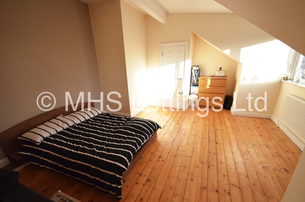 Photo of 3 Bedroom Mid Terraced House in 12 Talbot View, Leeds, LS4 2RQ