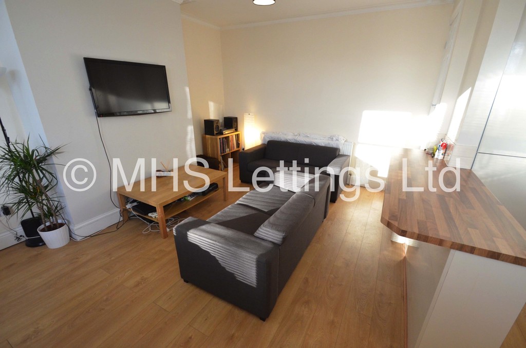 Photo of 3 Bedroom Mid Terraced House in 12 Talbot View, Leeds, LS4 2RQ