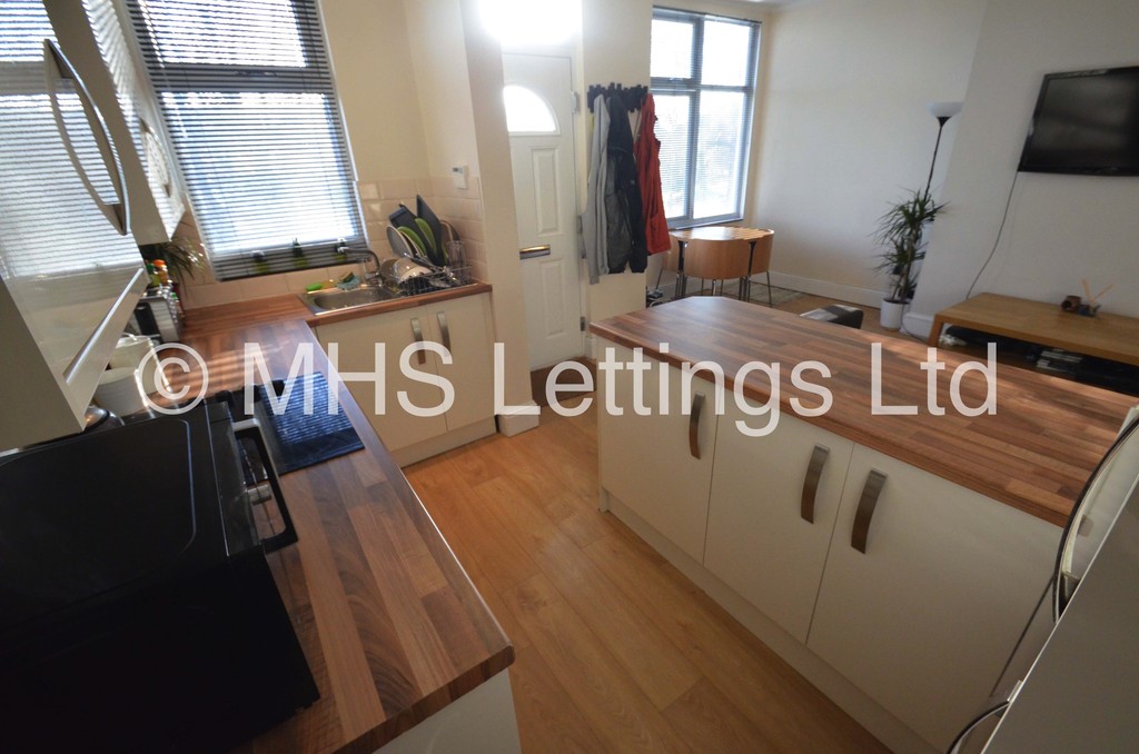 Photo of 3 Bedroom Mid Terraced House in 12 Talbot View, Leeds, LS4 2RQ